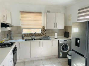 Mellow 2 Bedroomed Cottage - 2083