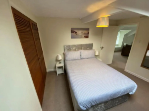 The Mill Leat and Grain Store Annex sleeps 8