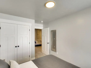 Garden City Townhome, Close to Parks + Downtown!