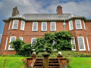9 Bedroom Country House in Longtown, No Deposit
