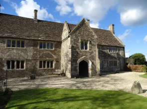 Seymours Court
