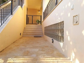 New, modern, bright and independent apartment 83 m2, with garden, 5min to the beach and the city center