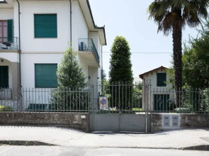 Altido Villa Neri in Front of the City Wall