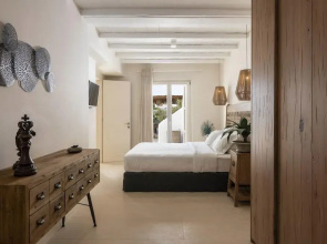 Villa Veneta at Ornos Sea View