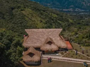 Nalua Glamping and Hotel