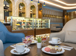 Hotel Orange Palace Side