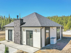 Romantic Mountain Retreat w/ Scenic Views!