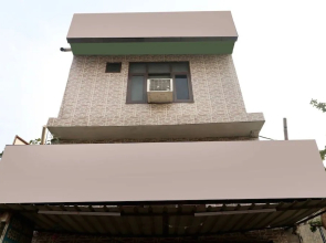 Oyo 24095 Radha Swami Guest House