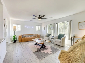 High-desert Home w/ Hot Tub & Cowboy Pool