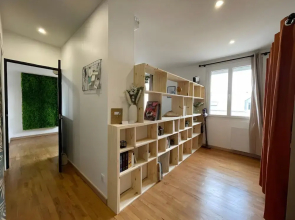 Chic & Cozy - Luxe Flat With Projector