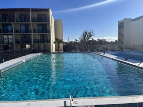Updated Condo Across The Street From Daytona Beach, Lots Of Amenities 1 Bedroom Condo
