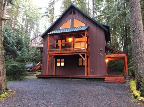 Mt. Baker Lodging - Snowline Cabin #69SL - Upscale - Hot Tub - BBQ - Sleeps 8