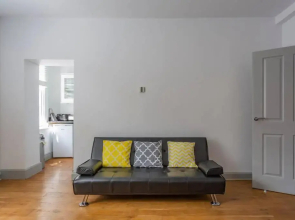 Spacious Central Chic Apartment - Simply Check In
