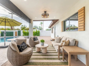 NEW The Hensley on Hubbell Designer Oasis w Pool