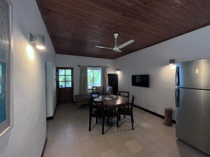 Castaway Lodge