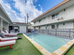 Pool Access, 1 Mi to Pier! Pompano Beach Condo