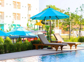 Отель Recenta Suite Phuket Suanluang