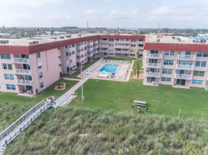 Spanish Main by Happy Palm Stays