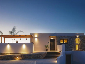 Bohemian Villas with Private Infinity Pool, Jacuzzi & Seaview, 15min from City Center