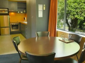 Randolph Motel Apartments