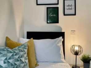 Taff Valley Cottage by StayStaycations