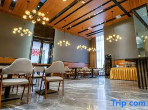 Wuhan Bin'ansi Hotel (Hubei Economic College, Hidden Dragon Island)