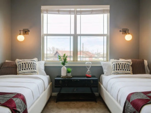 Spacious 3br/3ba Minutes From DT by Domio