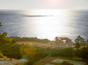 Garajau I, quiet apartment with garden