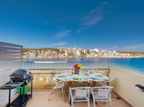 Blue Harbour Seafront Penthouse with large terrace
