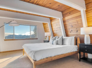Chickaree by Avantstay A-frame w/ Mountain Views