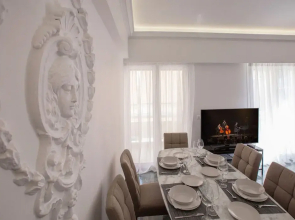 Roomy & Comfortable Apt Near Acropolis by GHH