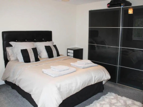 4 Bedroom Detached Holiday Home with Hot Tub