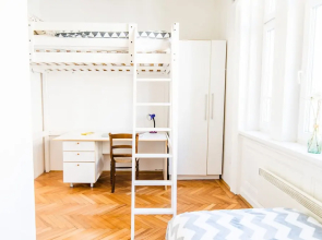 Bright and Sunny Apartment in The City Center!