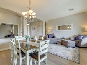4 Mi to Riparian Preserve: Mesa Abode w/ Hot Tub