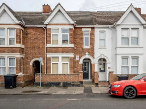 Bedford Hospital Studio Apartment - Victoria D