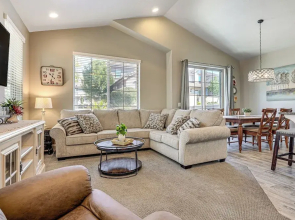 Desert Rose Townhome: 35 Mi to Zion & State Parks