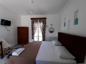 Delight Paravatos Studios 2