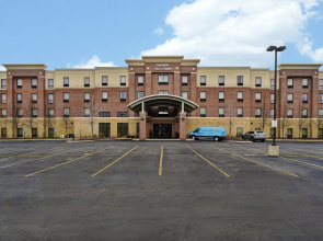 Hampton Inn & Suites Detroit-Canton