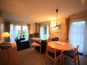 Comfortable bungalow with massage shower, within nature