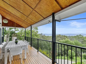 Yarabin - Luxury 6 Bedroom Home With Ocean Views