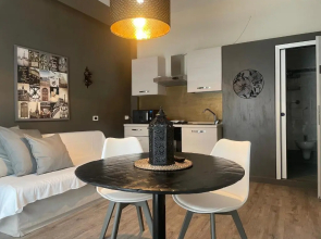 Holiday Thea & Residence