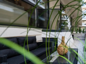 G34 - Modern Studio @ Parliament