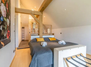 Attractive and Modern 6-person Holiday Villa