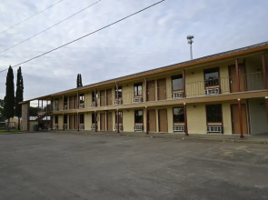 Coachway Inn
