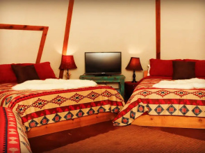 Geronimo Creek Retreat- Tipi 4 Soaring Eagle 1 Bedroom 1 Bathroom Cabi