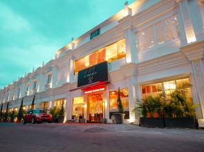 Petit Boutique Hotel