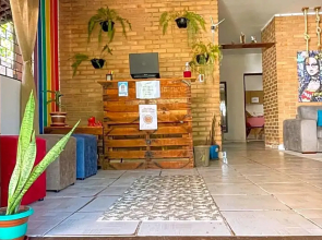 Pousada Hostel São Jorge ------Quartos priv com ar condicionado Liberado das 20h as 08 30hs 1 minuto a pé da praia