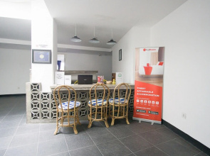 RedDoorz Premium near Senggigi Beach