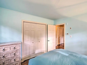 Lovely Freehold Home w/ Deck, 16 Mi to Slopes