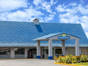 Days Inn by Wyndham Seymour